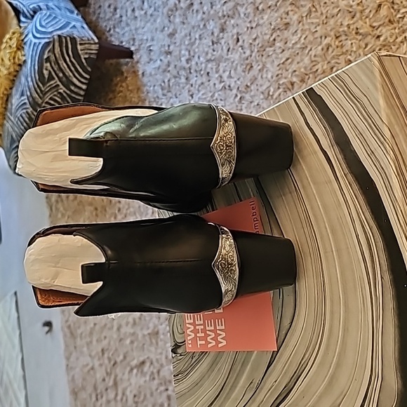 Jeffrey Campbell Cromwell - Picture 5 of 9